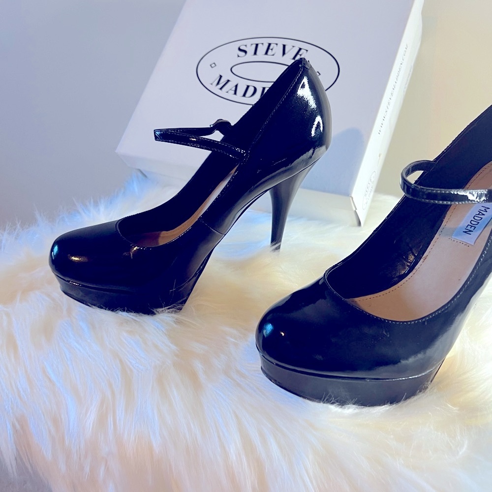 Steve Madden Cougarr Black Patent